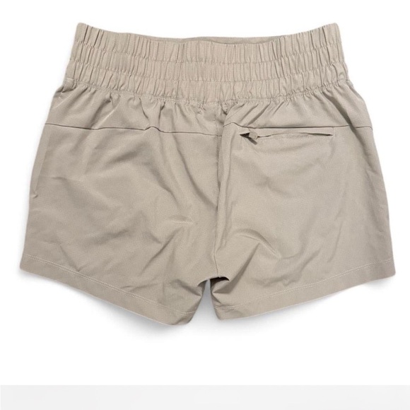 Women's Eddie Bauer Tan performance shorts. Size Small - Picture 2 of 6